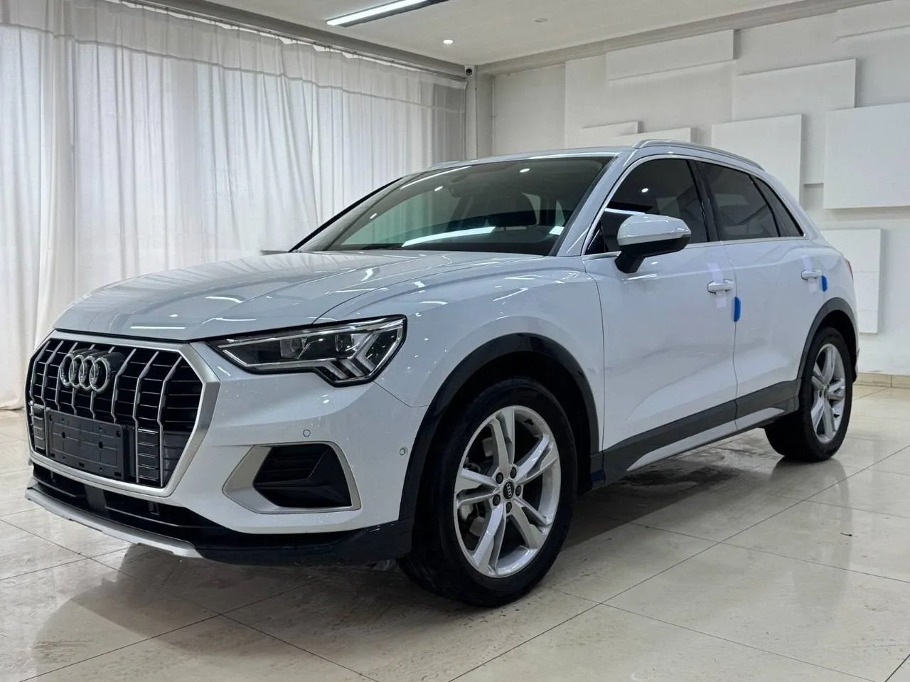 🚘 Семейный премиум от Audi Q3 ⚪️

Продолжаем наш день Audi! Если хэтчбека мало — смотрим в сторону 