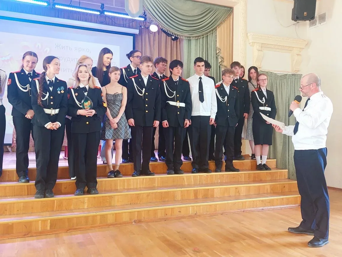 ДЕНЬ РЕСПУБЛИКИ ПЫЛАЮЩИХ СЕРДЕЦ: ТОРЖЕСТВЕННОЕ ПОДВЕДЕНИЕ ИТОГОВ  ❤️‍🔥 20 мая в нашем школьном сообщ