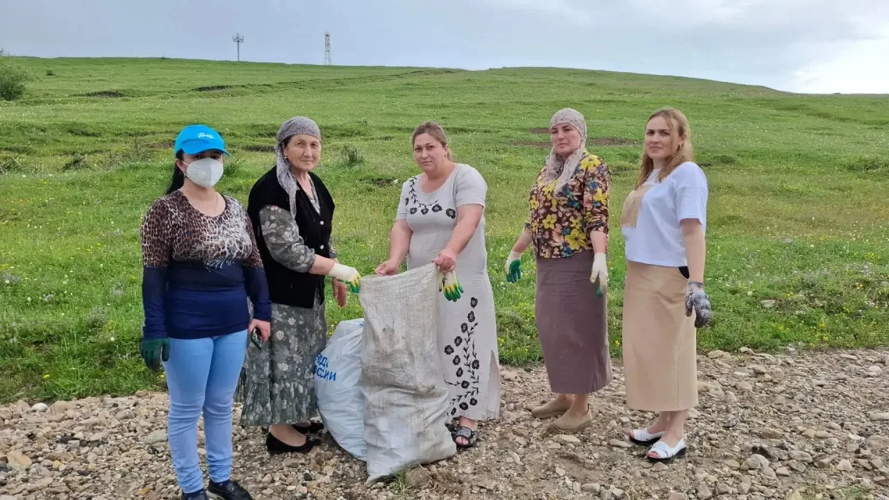03.07.2026 г. педагогический коллектив СОШ а.Гюрюльдеук принял участие в субботнике, организованном 