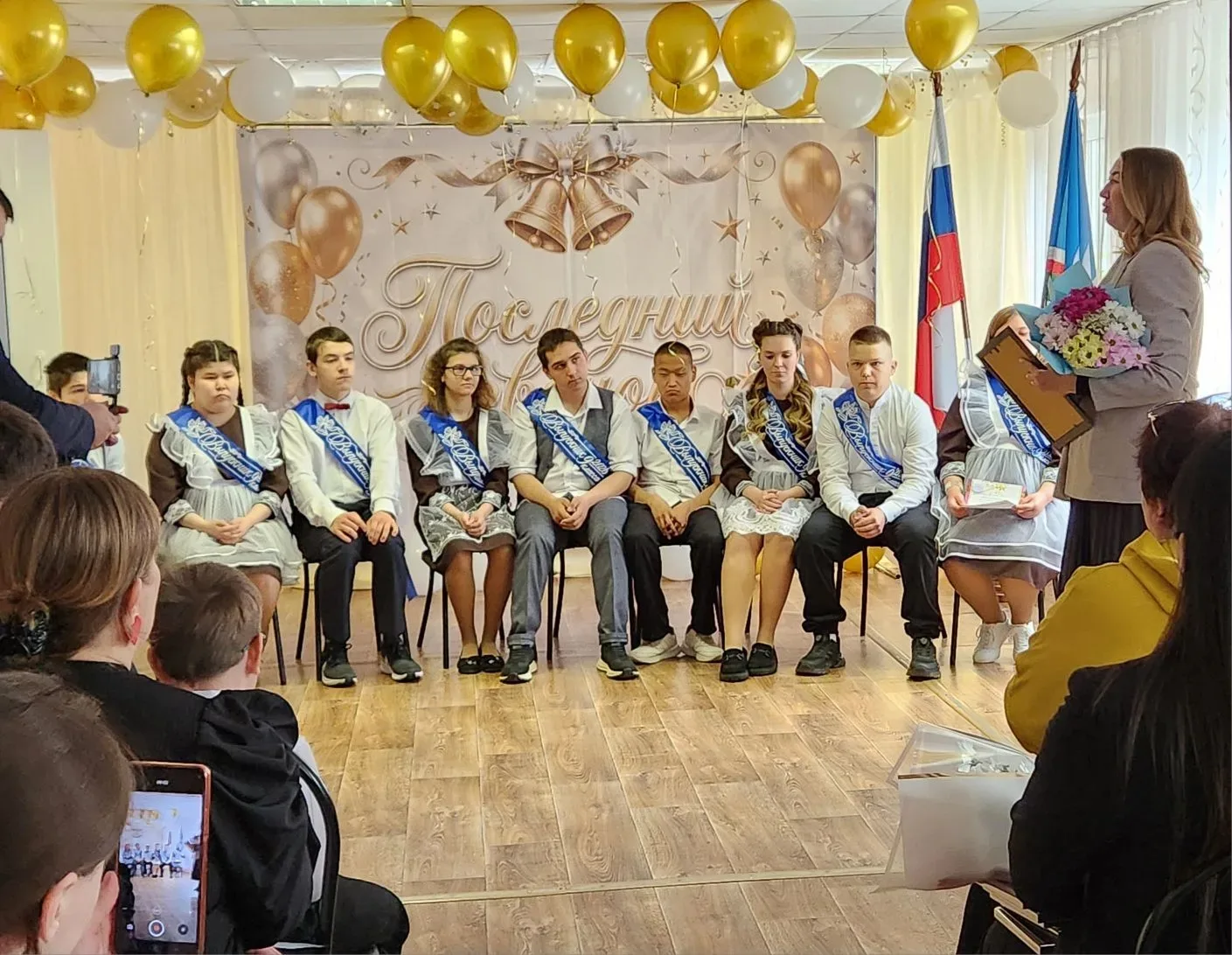 Последний звонок прозвенел для выпускников 9 класса

В МКОУ «С(К)ОШИ г. Ленска» состоялся торжествен