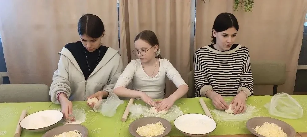 🥙27 марта 6«Б» класс посетил ресторан «Зазо», где принял участие в мастер-классе по приготовлению ха