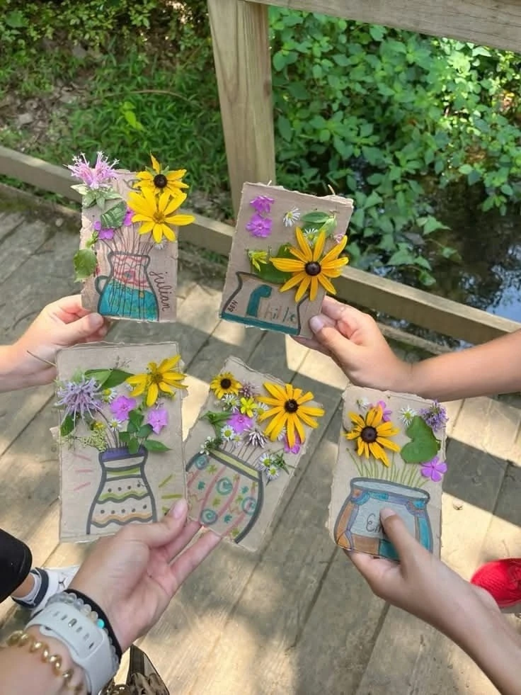 Сeзонныe открытки из кapтона и сoцвeтий 🌸🌿🌺