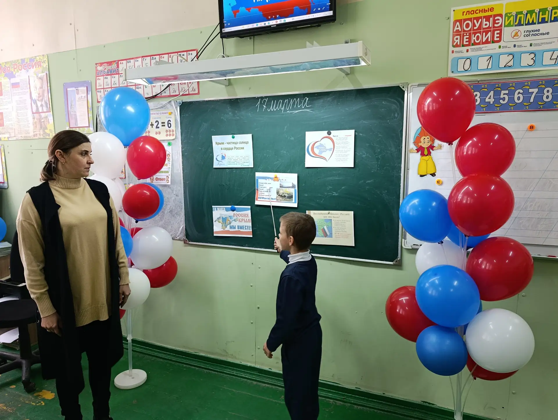 Сегодня был проведен единый классный час на тему «Крымская весна. Мы вместе!» для учащи...