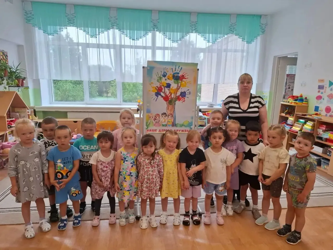 30 июля – Международный день дружбы! Во второй младшей группе "Звёздочки" прошло темати...