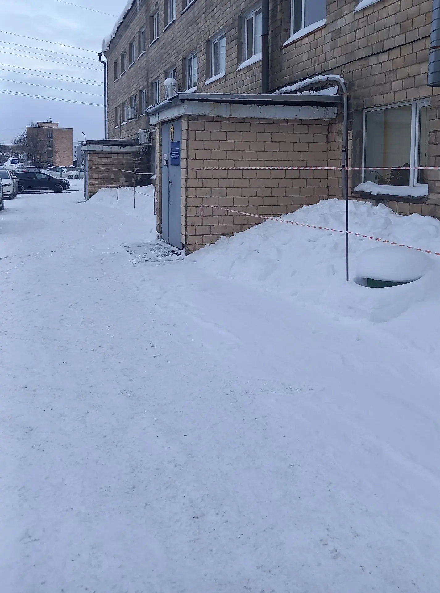 Уборка снега – одна из сезонных забот… ❄❄❄ Спасибо коллегам за работу.
