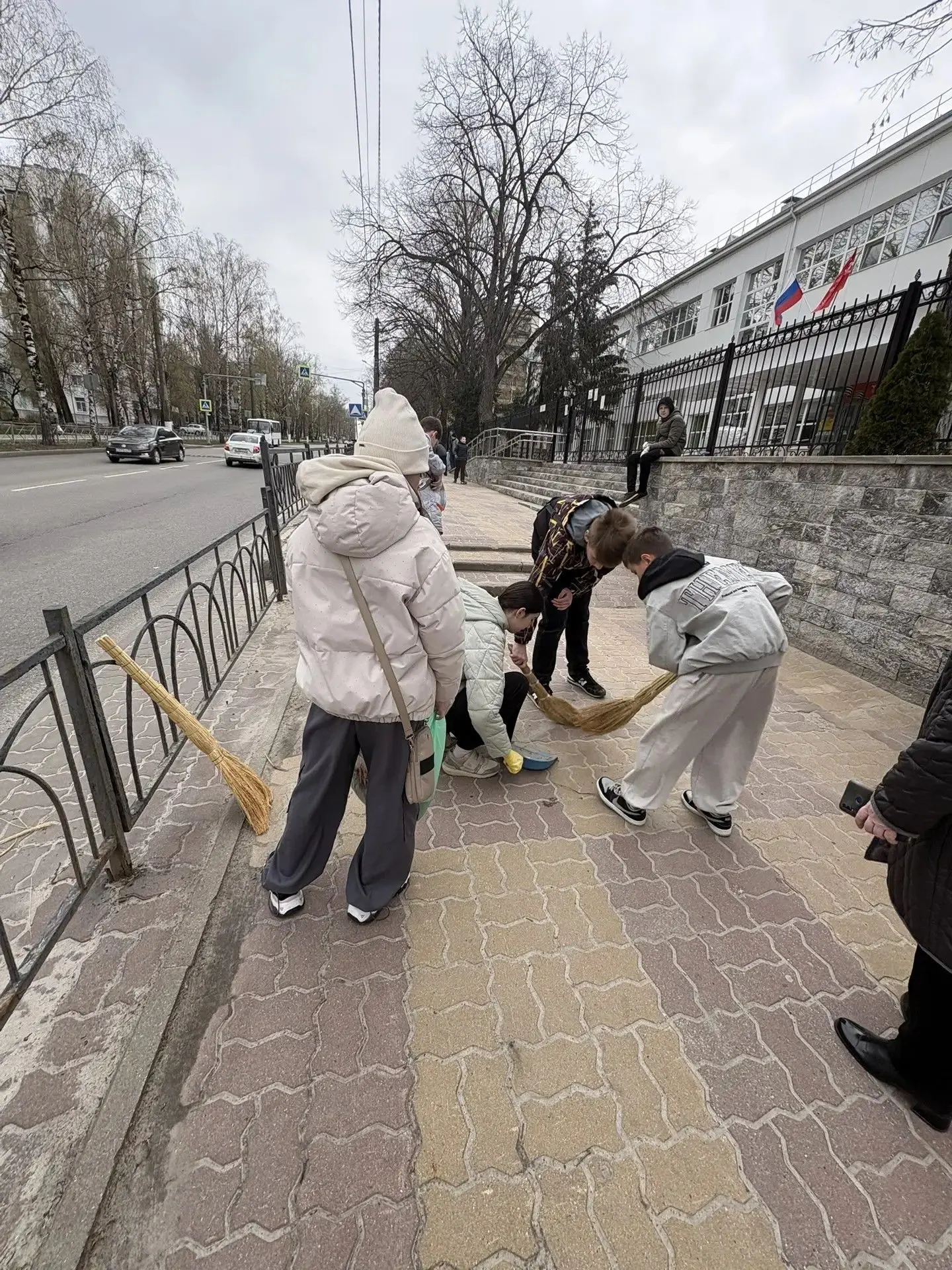 23 апреля в субботнике приняли участие обучающиеся 6 "Г" и 6 "В" класса (классные руководители: Стре