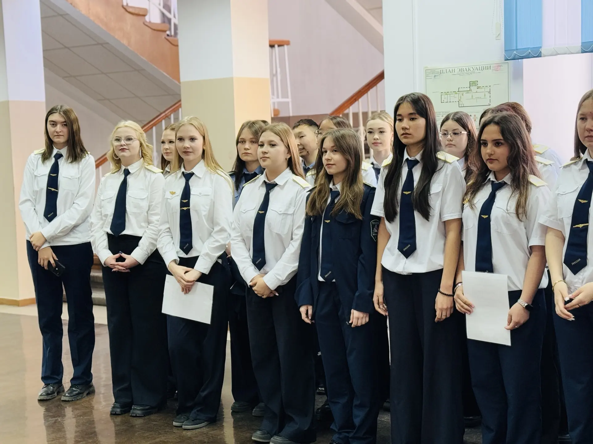 🇷🇺🎉 Торжественная линейка — гордость и достижения! 🌟  Сегодня, 18 мая, в УУКЖТ ИрГУПС прошла традици