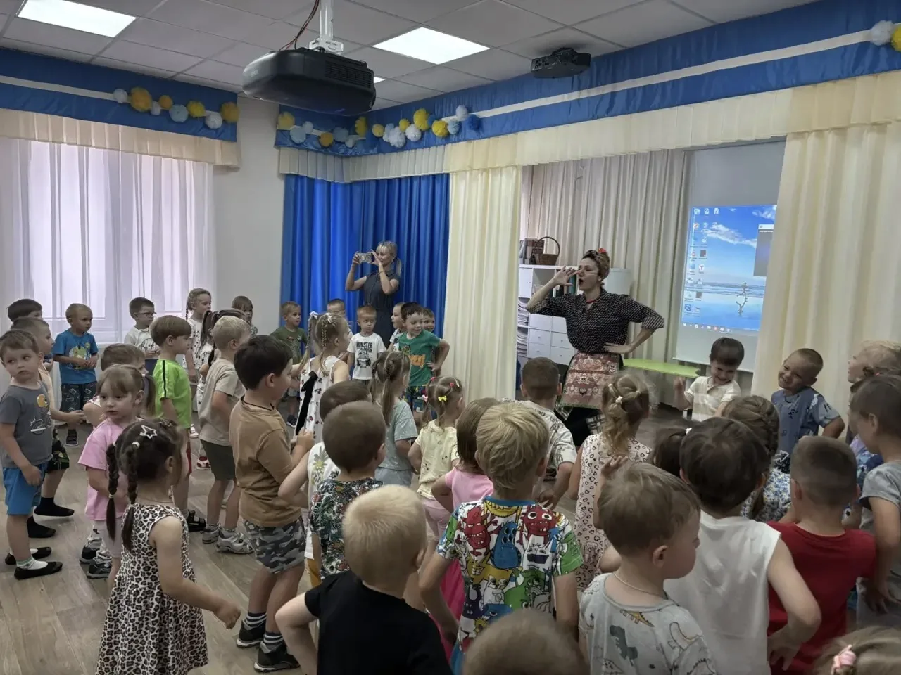 🎨 Неожиданный гость в нашем детском саду или как Баба Яга искала таланты!

Вы думаете, Баба Яга тол