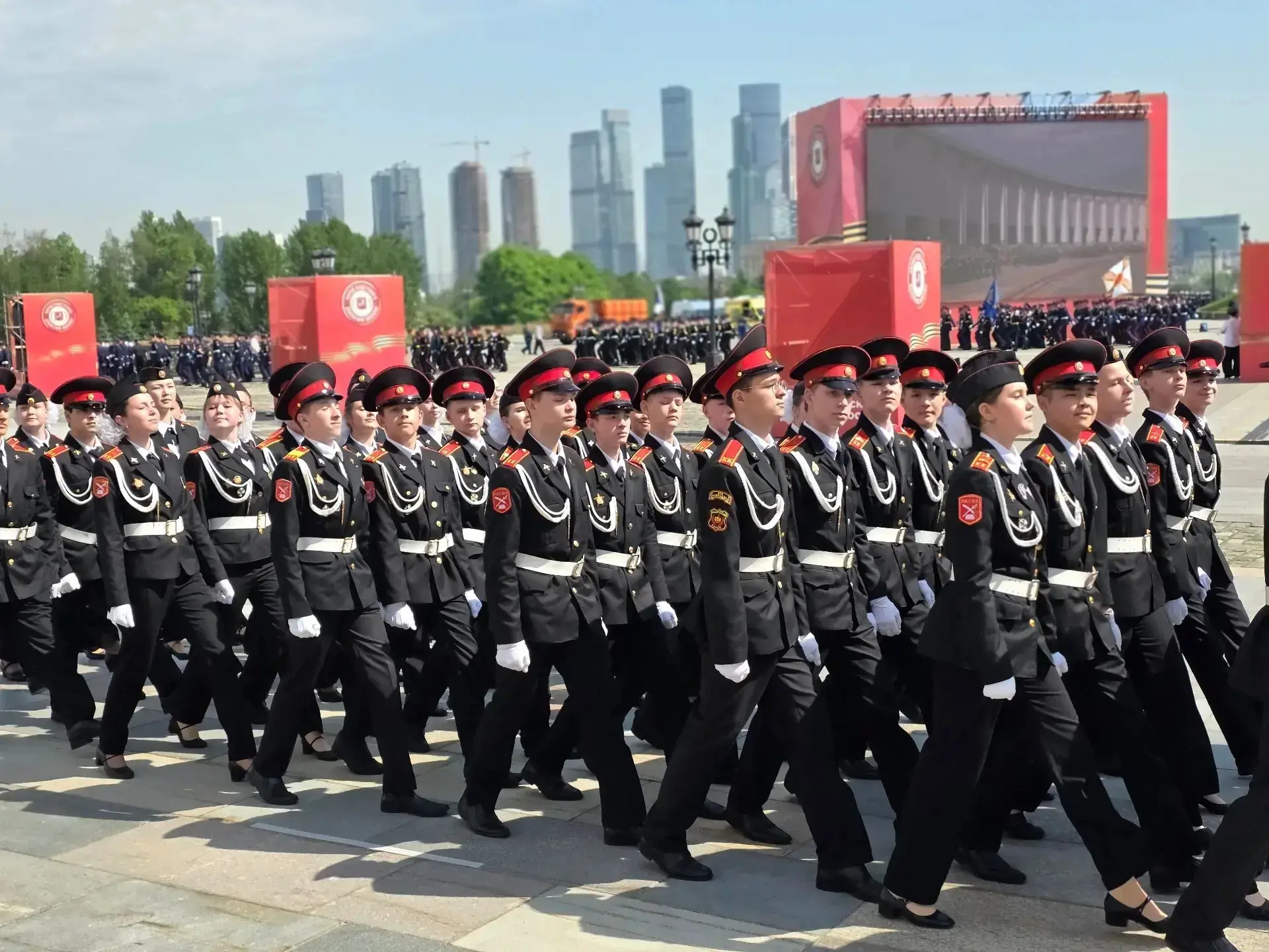 Парад кадет: школа № 949 чтит память героев  20 мая ученики кадетских классов школы № 949 приняли уч