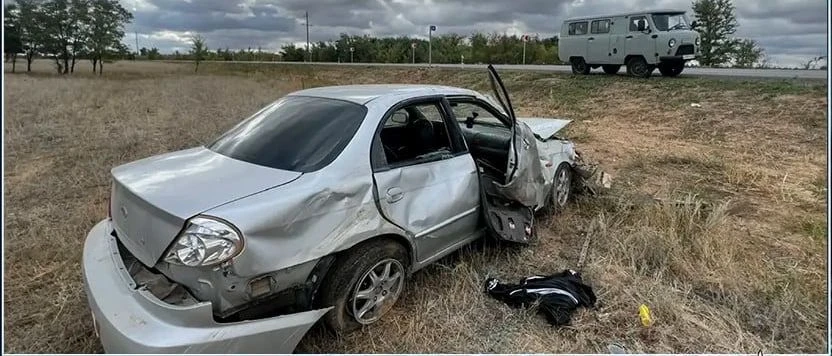 😱В Калачевском районе 19-летний водитель и его пассажир попали в больницу после опроки...