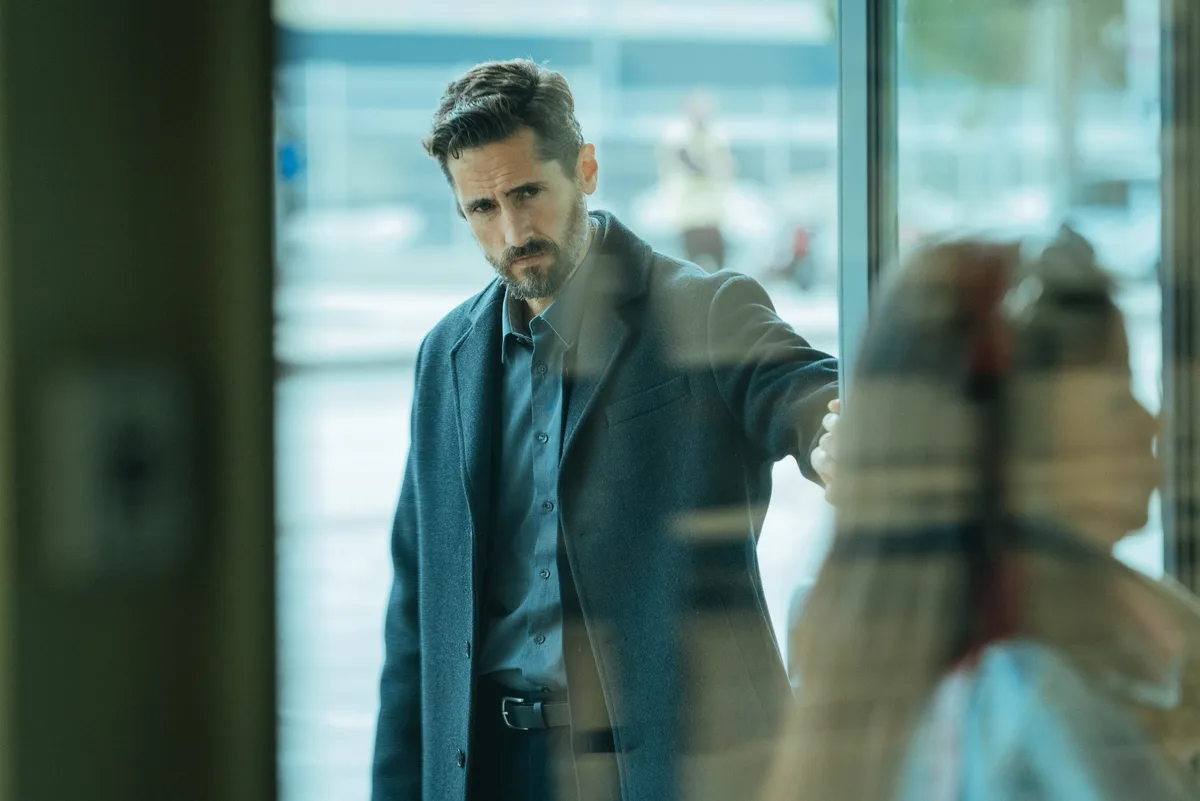 Сериал "Центр" 2025 год. "Центр" погружает зрителя в современный шпионский триллер, про...