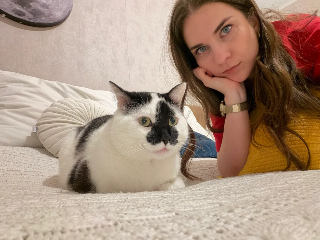 Говорят, что котики не испытывают к нам чувств, мы для них холодильник с продуктами и грелка. И я с 