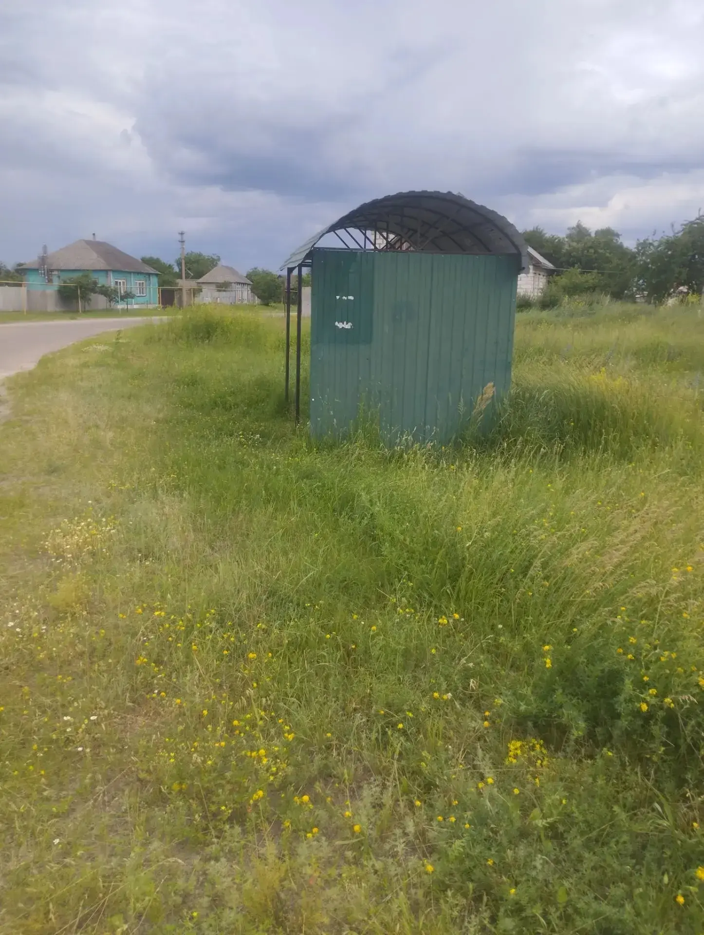 Произведен покос травы в с.Песковатка на территории детской площадки и в местах останов...