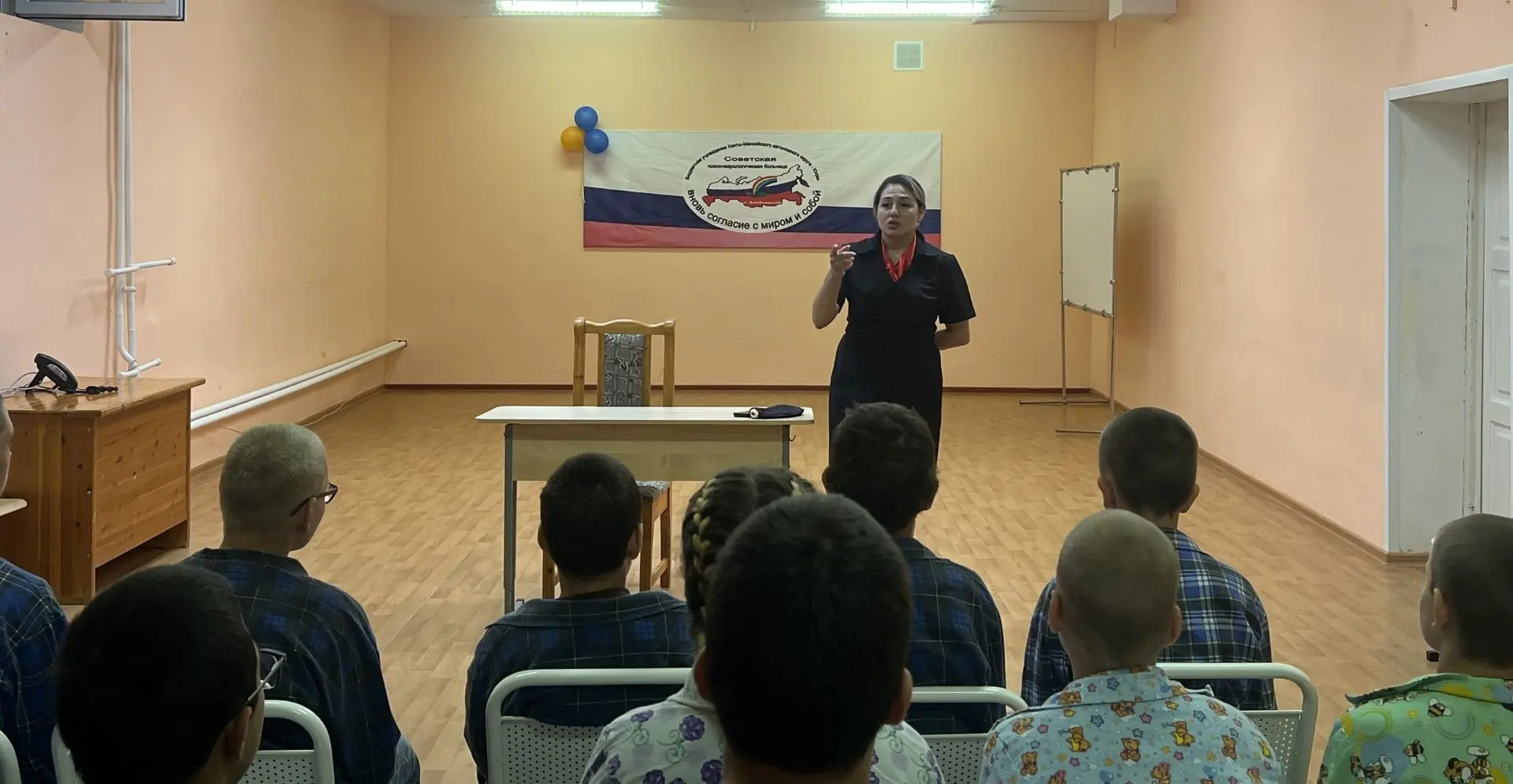 Сотрудник полиции провёл профилактическую беседу с маленькими пациентами общепсихиатрич...