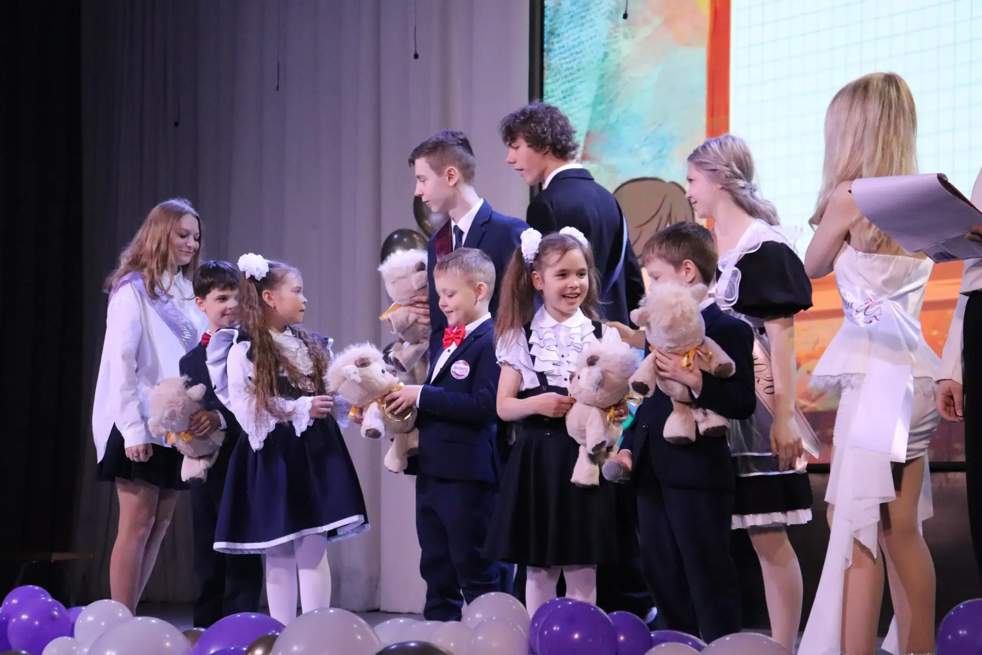 ПОСЛЕДНИЙ ЗВОНОК - 2026🔔 26 мая 2026 года для выпускников 9 и 11 классов нашей школы прозвенел после