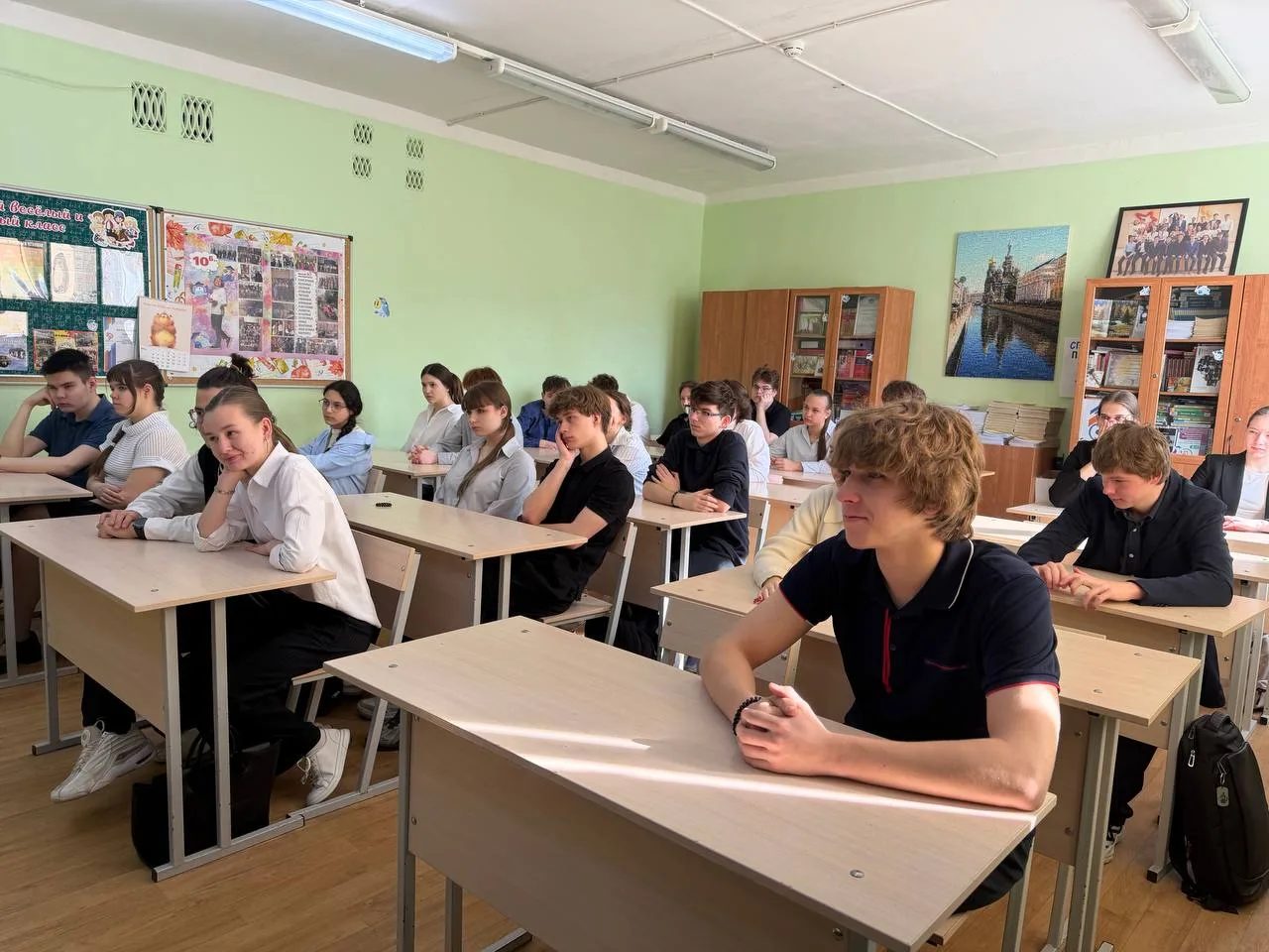 Недавно наш лицей посетили выпускницы 2025 года — Женя Кудряшова и Настя Бутусова, которые сейчас уч