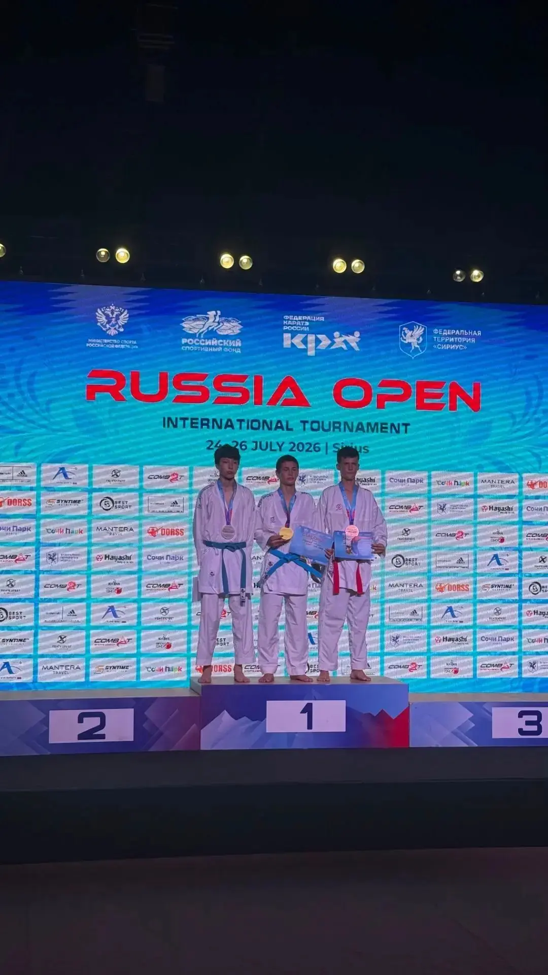 🥋 Ещё одна победа наших спортсменов!

На соревнованиях по карате в Сочи наши спортсмены завоевали п