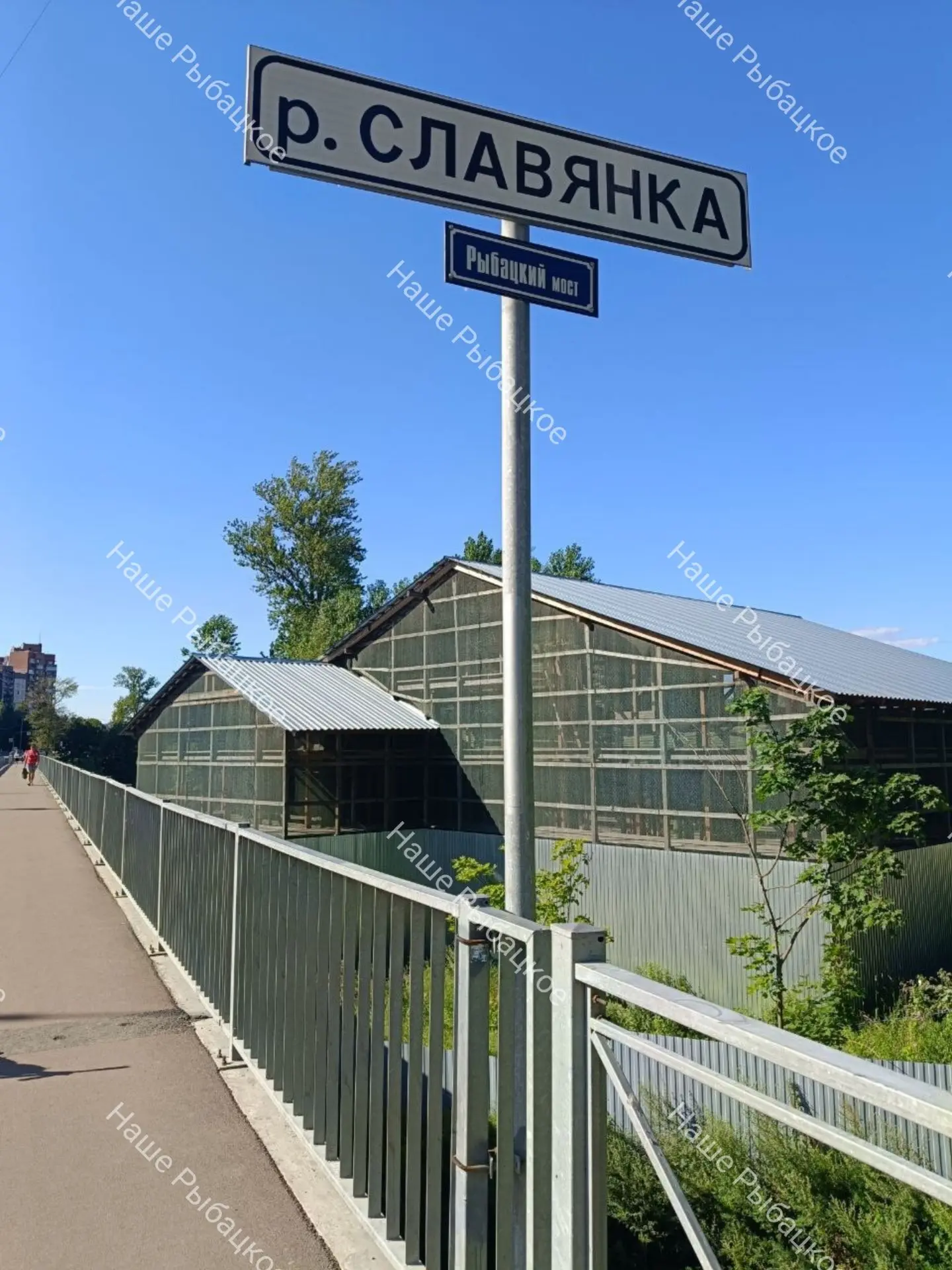 Очередной колхоз от работяг.

На нашем мосту налепили заплаток, которые пропитаны гудроном и плавятс