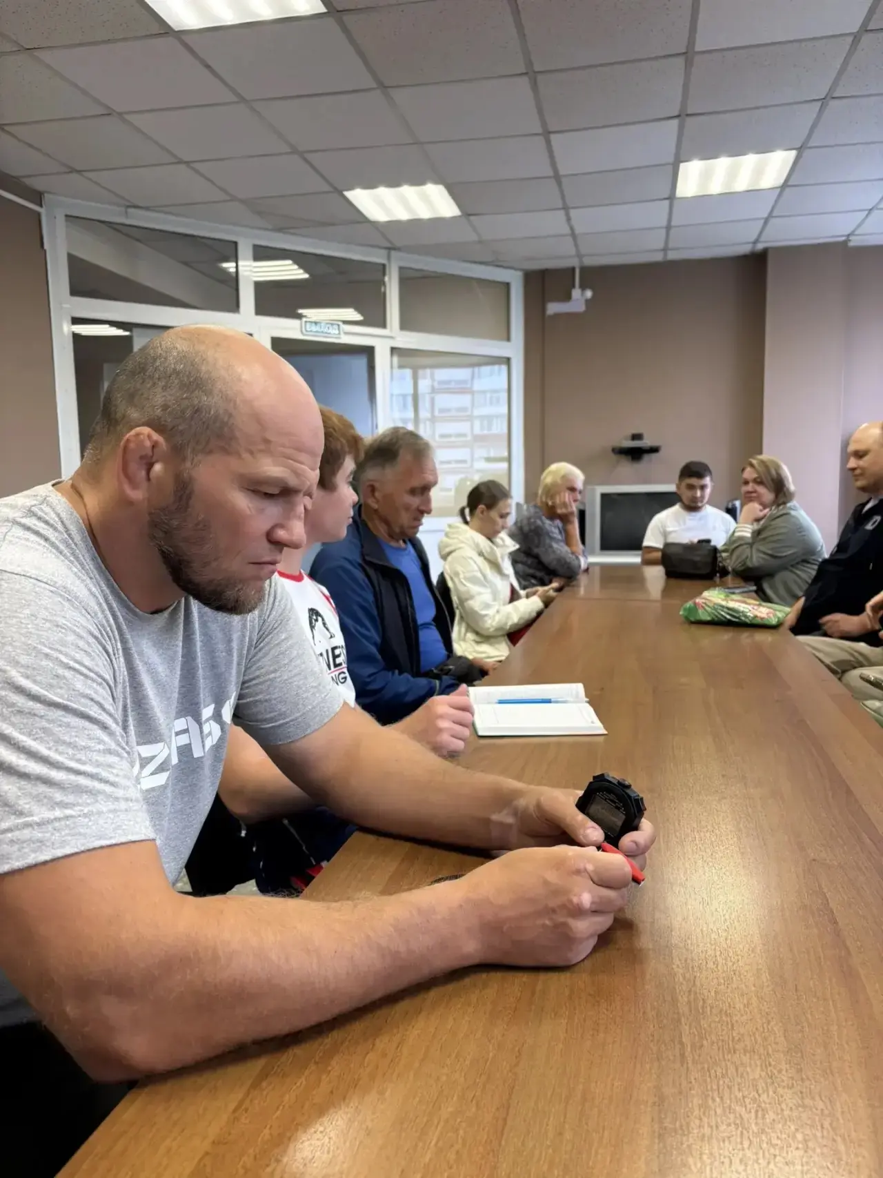 📢 ВАЖНАЯ ВСТРЕЧА В СШ им. А.Г. Смолянинова: Забота о безопасности и качестве тренирово...