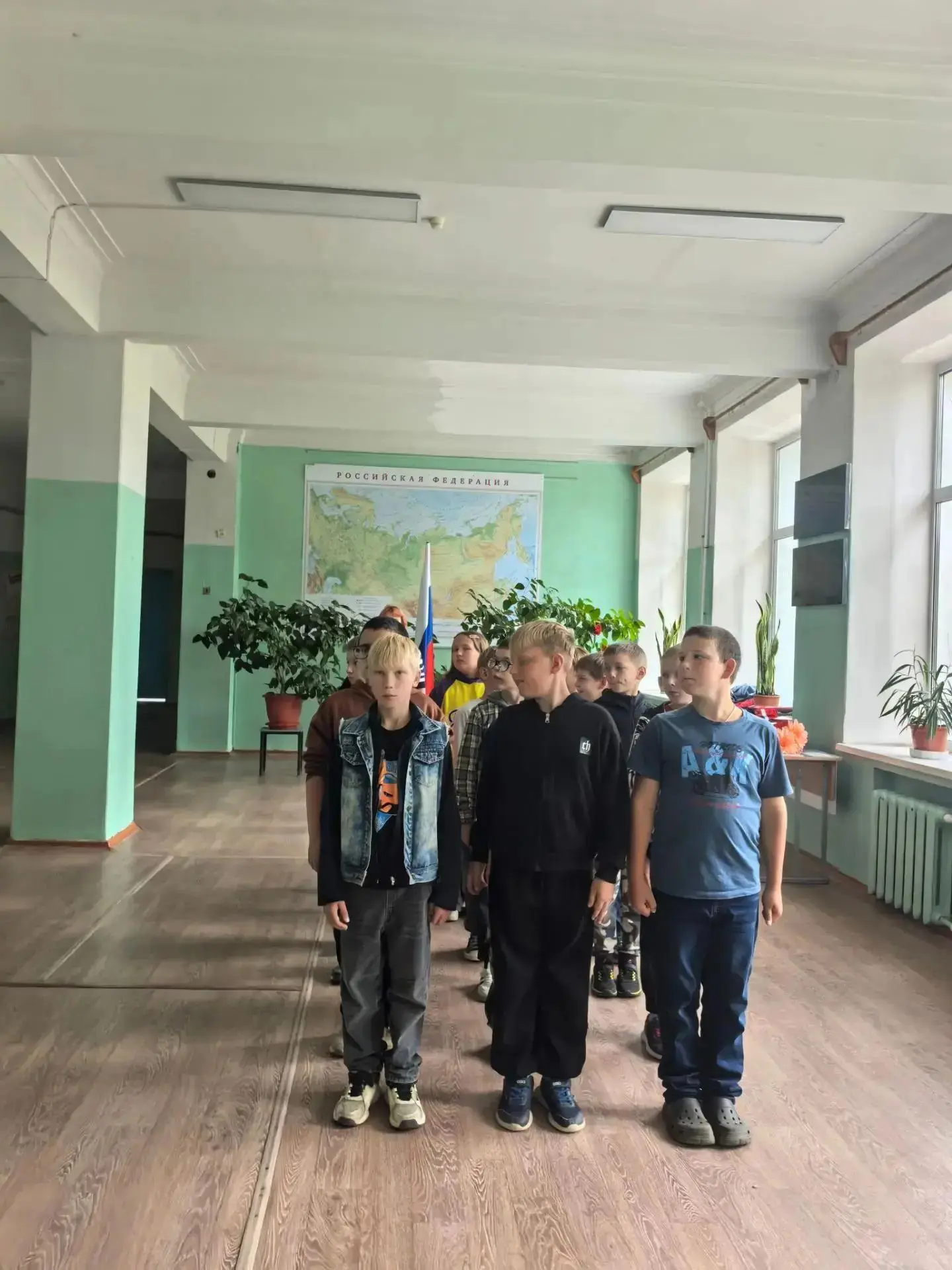 ДЕСЯТЫЙ ДЕНЬ: МУЖЕСТВО, СТРОЙ И ПЕСНЯ