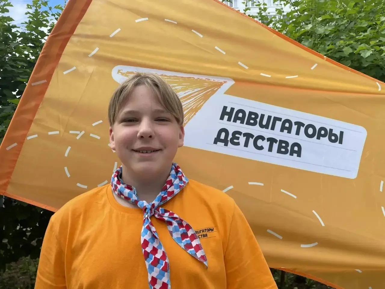 Всем привет!Меня зовут Дима. Я выступаю в спектаклях театра"Секрет ", учусь в художественной школе, 