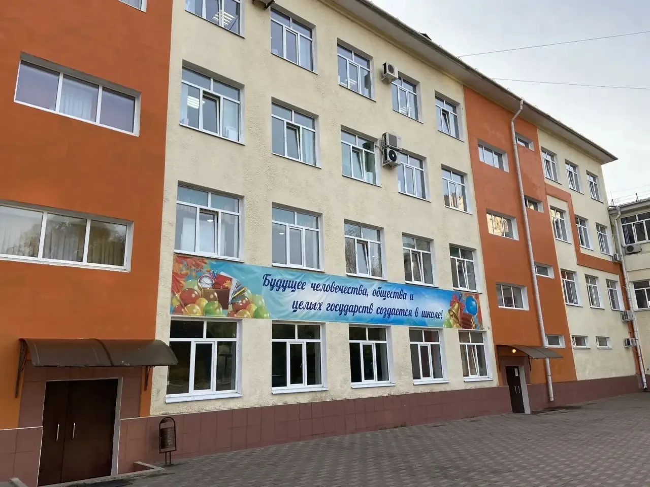 Совсем недавно в нашей школе завершились последние экзамены и выпускные вечера, летний оздоровительн