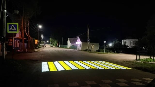 💡Инновация в Демидове: возле второй средней школы заработал световой пешеходный переход