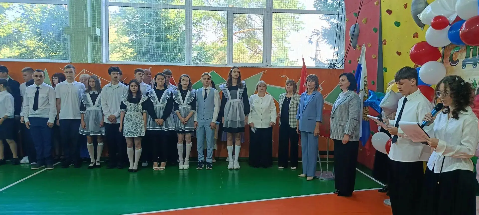 Сегодня в нашей школе прошел День знаний, и мы до сих пор под впечатлением. Это была не...