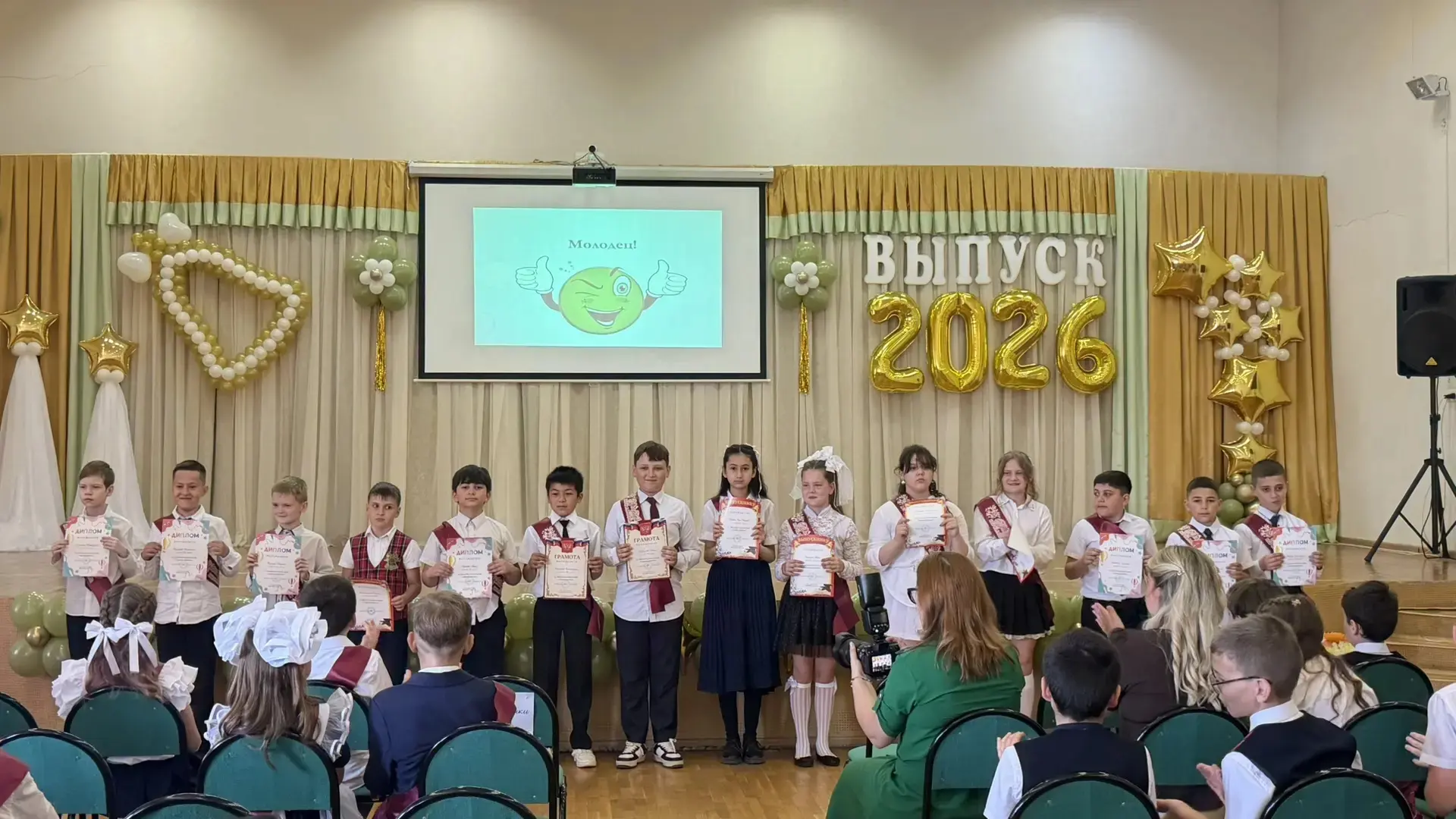 21 мая в актовом зале основного здания Софьинской школы прошли Выпускные праздничные программы для у