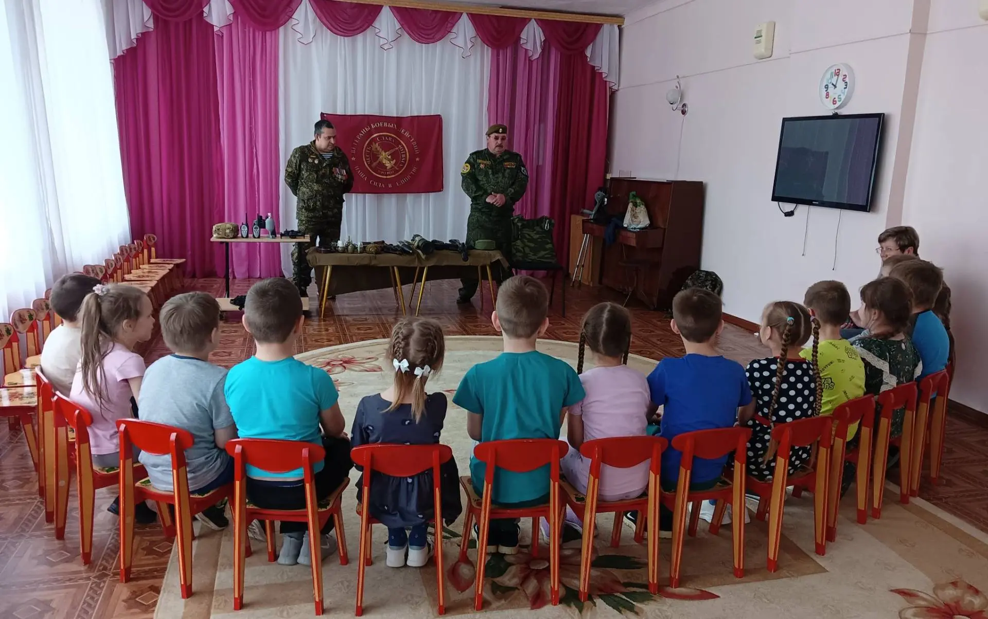 Воспитанники  группы «Ромашка» принимали у себя в гостях ветеранов боевых действий «37 ...