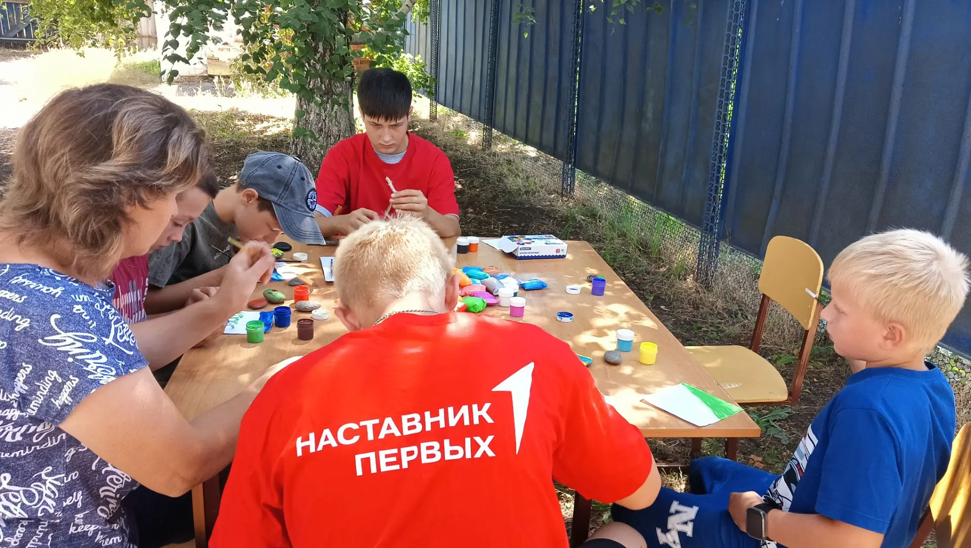 Яркие краски, детский смех и море творчества — именно так в нашем посёлке стартовал проект «Первые в
