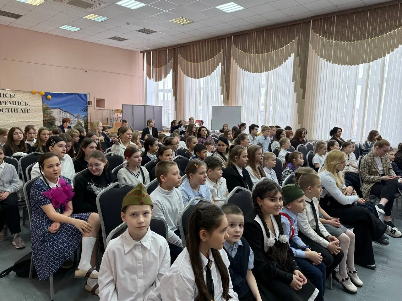 📚КОНКУРС ЧТЕЦОВ📚  Сегодня в нашей школе прошёл конкурс чтецов, приуроченный к празднику - Дню защитн