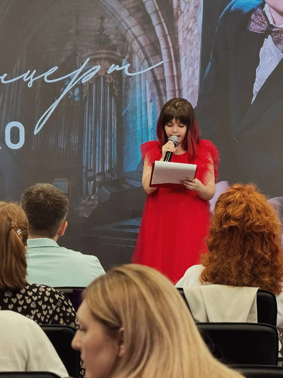 Сегодня в «Креатив-Тауне» прошел сольный концерт Тимофея Стариченко, ученика ДМШ №4 г.Б...