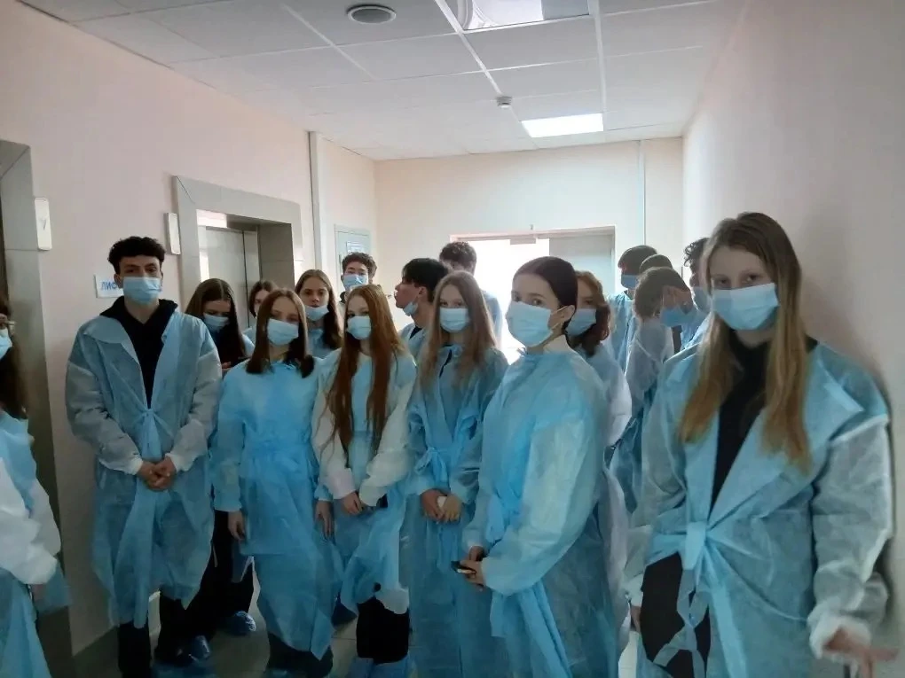 🎓 10 «Б» класс гимназии — в гостях в «Краевом клиническом центре  онкологии»  Сегодня наши старшекла