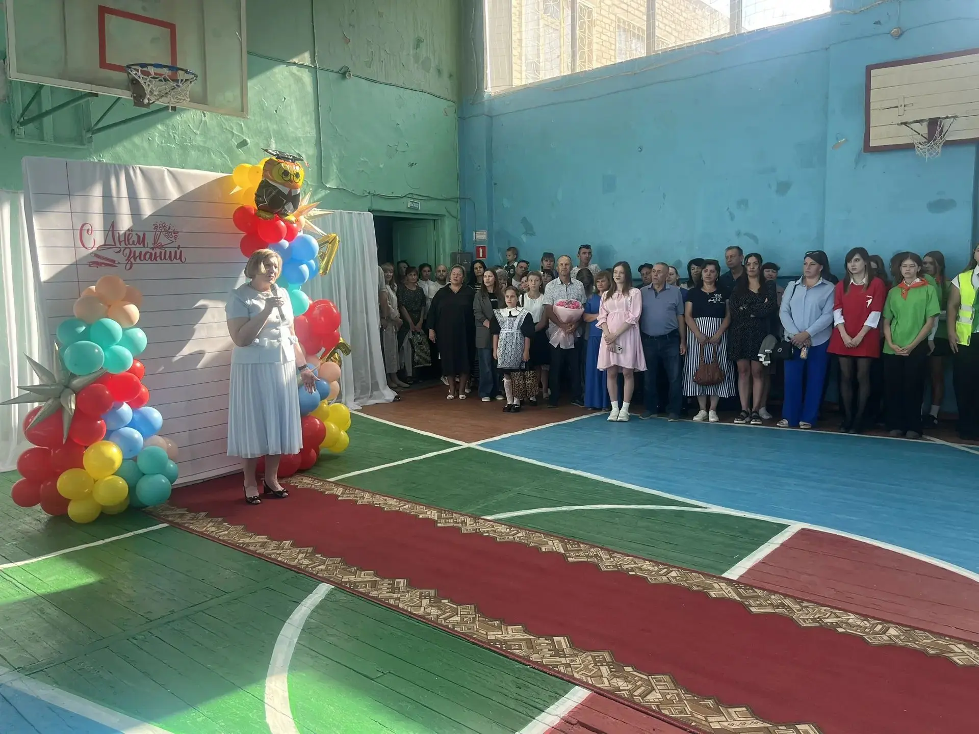 🔔 Сегодня во всех школах нашего района прозвенел первый звонок. На торжественных линей...