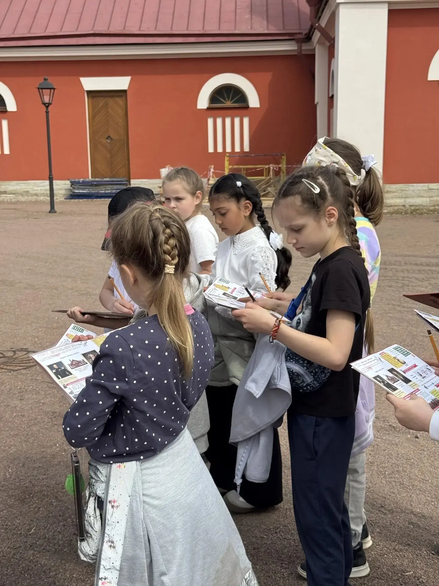 Интересно ли в лицее живут первоклассники?.. 🔔

Ну, конечно! Первый учебник Азбука, посвящение в ли