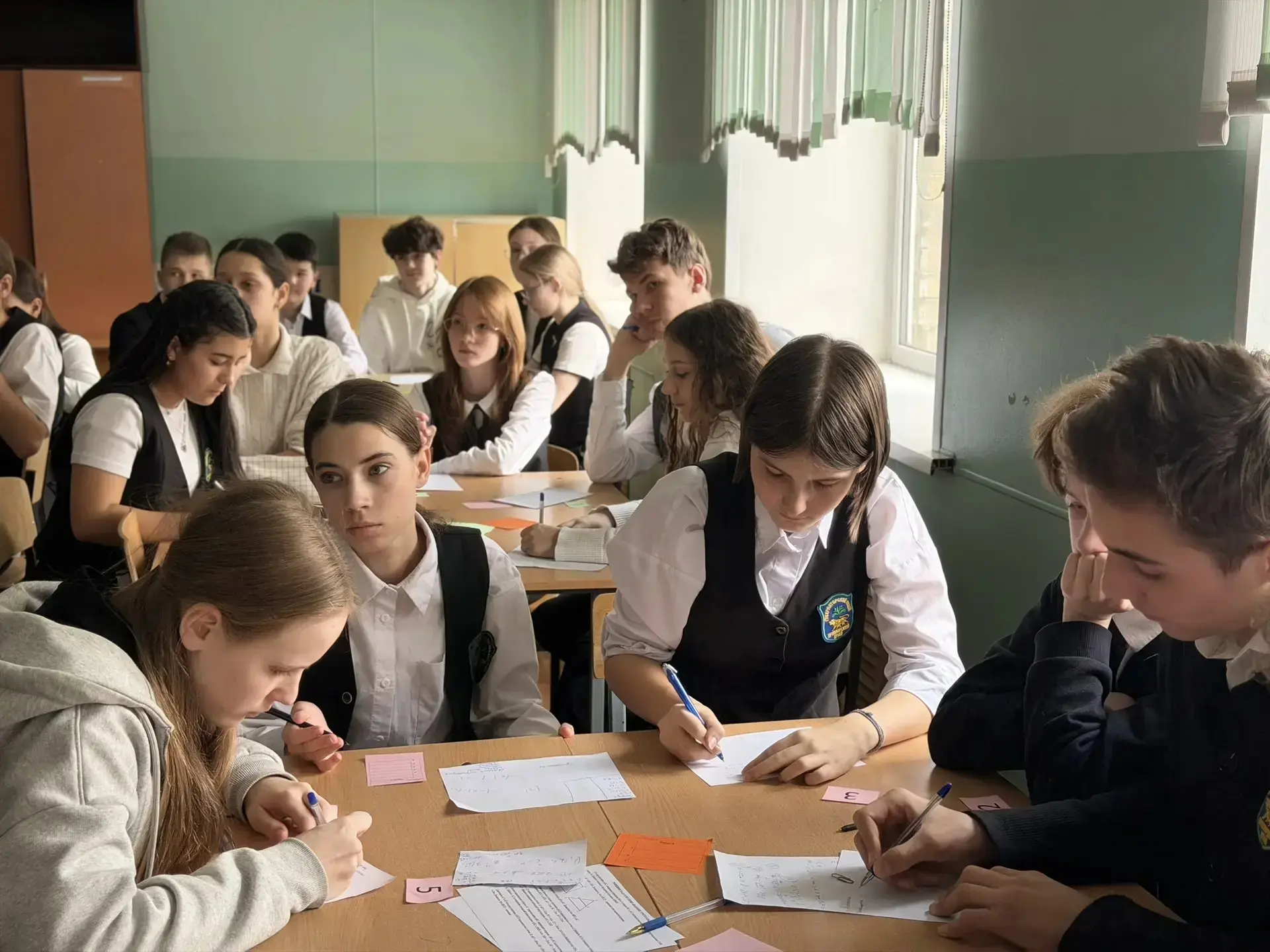🎓✏️ Сегодня, 11 марта, учащиеся классов 8.1 и 8.2 приняли участие в увлекательном математическом КВИ