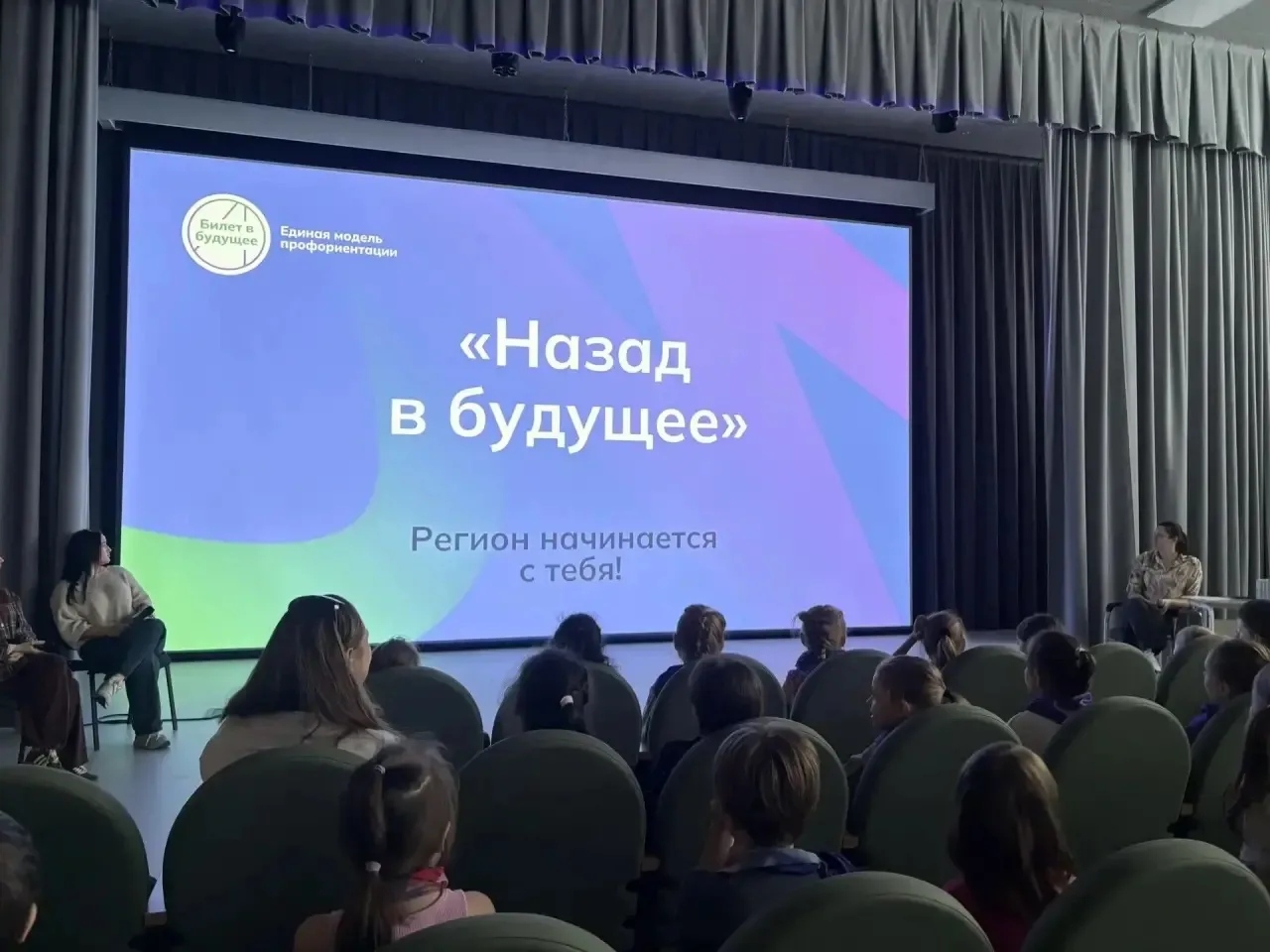 Третья неделя в детском лагере "Колобок" посвящена профессиям и профессиональным навыкам. 16 июня со