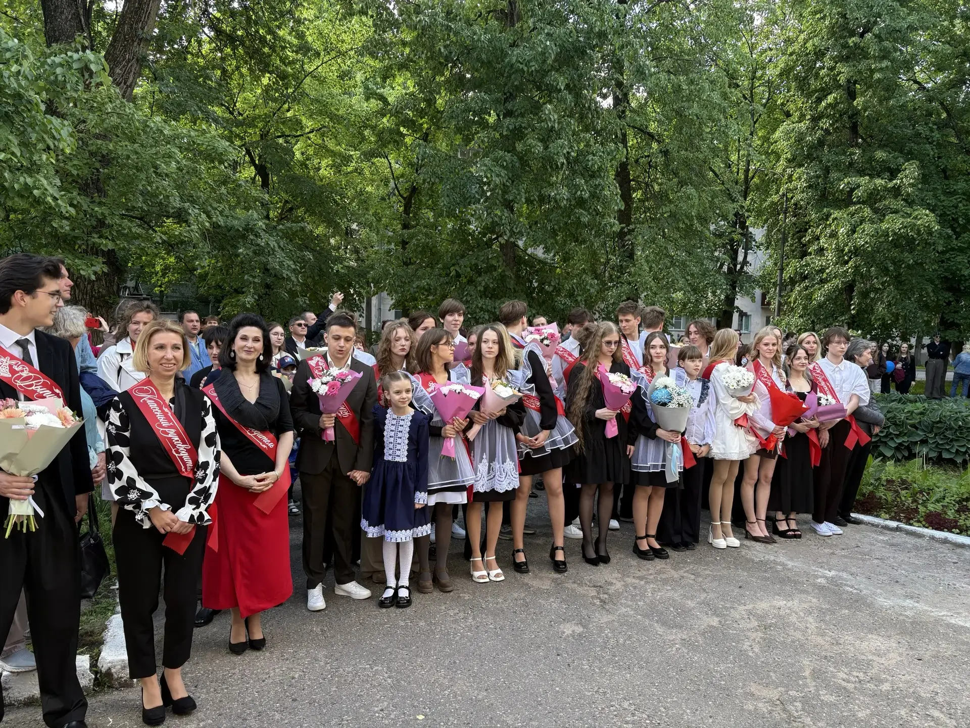🎓 Последний звонок — трогательно, ярко и незабываемо! 🎓  Сегодня в нашей гимназии прошла торжественн