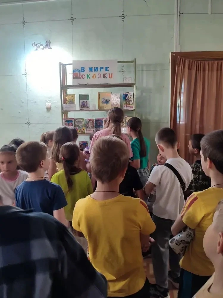 В преддверии Дня русского языка, участники летней тематической площадки  МБОУ «СОШ №14 им. Б. И. Хох