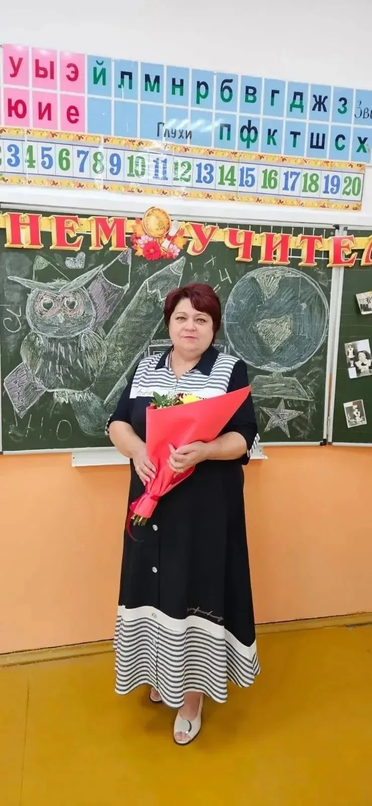 Учитель русского языка и литературы МБОУ СОШ 20 Налетова Надежда Николаевна трогательно поздравила с