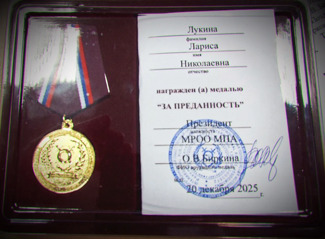 Вот так неожиданно дошла до меня эта бархатная коробочка.