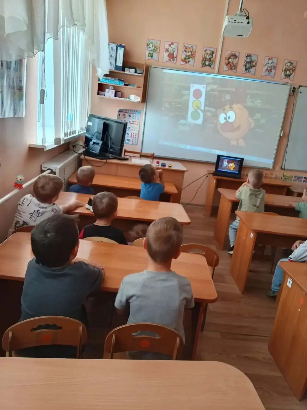 В рамках Недели Безопасности в группе "Радуга", организован просмотр мультфильмов " Сме...
