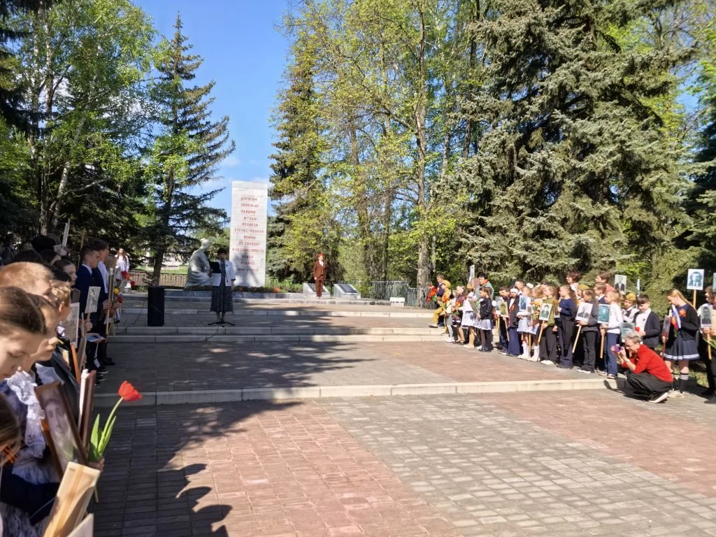 Торжественный митинг ко Дню Победы: память, которая объединяет поколения.