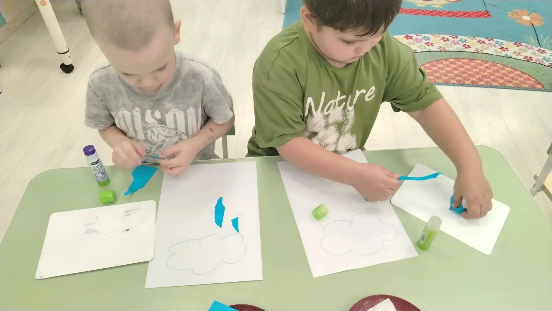Кап-кап-кап! На землю лей,