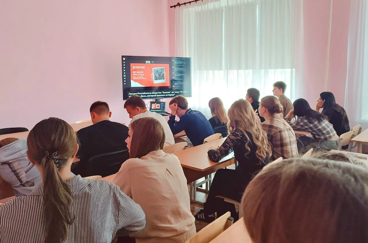 ✅ЗНАНИЯ ОТ «ЗНАНИЕ»: ДЕНЬ, КОТОРЫЙ ИЗМЕНИЛ ИСТОРИЮ

📌 17 июня для первокурсников КраПЭК, обучающихс