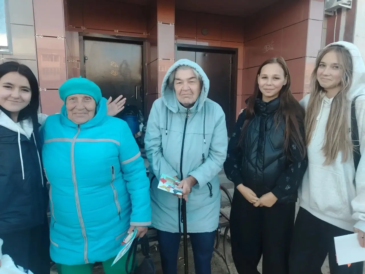 Сегодня ученики 8«А» класса провели замечательную акцию в честь Дня пожилого человека. ...