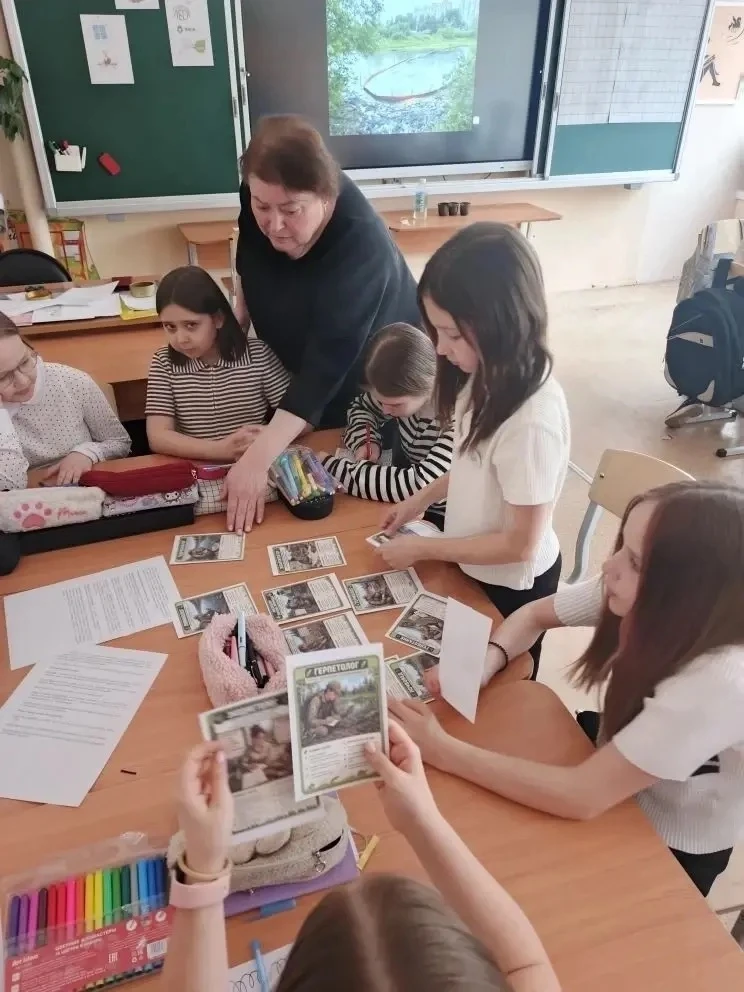 🌲В рамках проекта проекта «Эконаставники Первых: живые тропы Югры» 21 и 22 мая в нашей школе прошли 