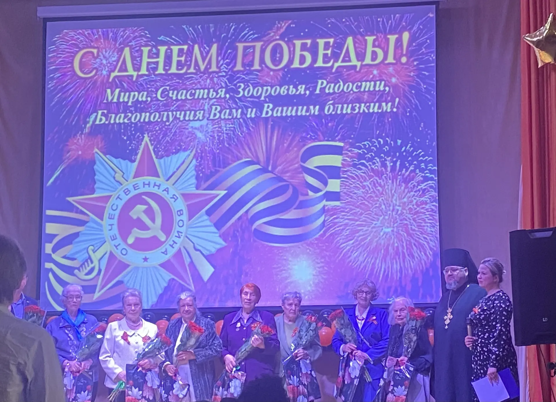 Сегодня на базе школы №579 состоялось торжественное мероприятие - праздничный концерт, посвященный 8