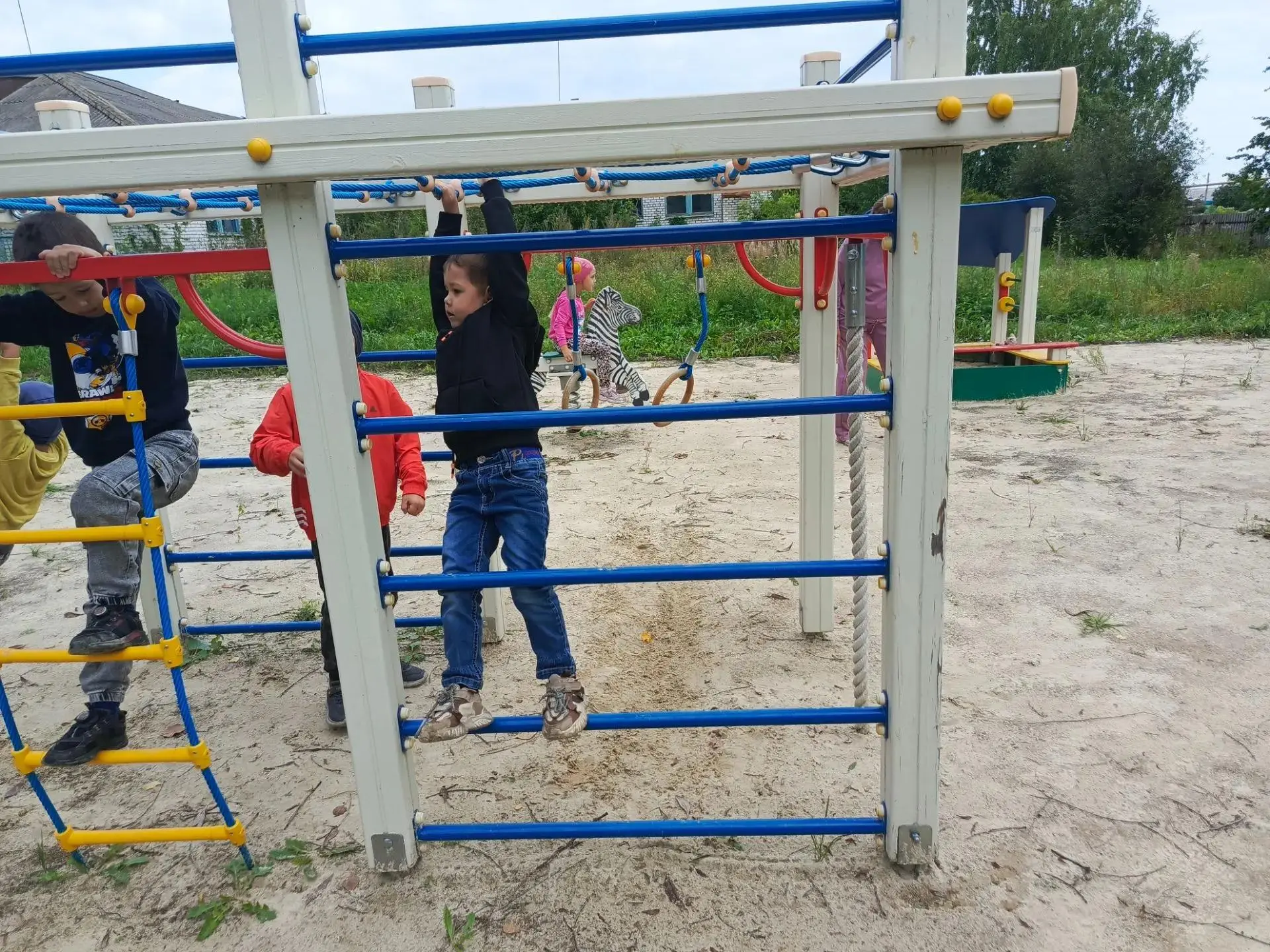 Быть здоровым — здорово!: в деревне Большое Буяново прошли детские спортивные игры на д...